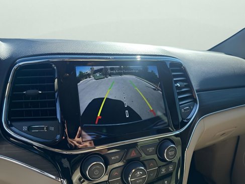 Certified 2020 Jeep Grand Cherokee Limited w/ Luxury Group II image 35