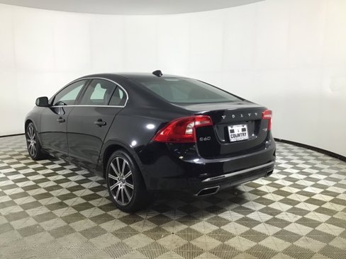Used 2017 Volvo S60 T5 Inscription image 5