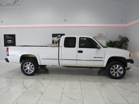 Used 2002 GMC Sierra 2500 2WD Extended Cab HD image 3