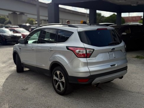 Used 2017 Ford Escape SE w/ Equipment Group 201A image 6