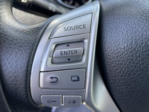 Used 2015 Nissan Rogue S image 14
