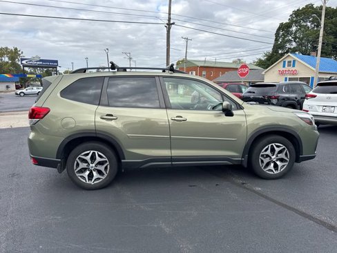 Used 2020 Subaru Forester Premium image 8