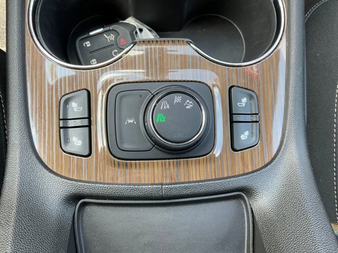 Used 2023 GMC Acadia SLE w/ Driver Convenience Package image 10