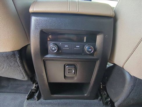 Used 2022 Chevrolet Traverse LS image 16
