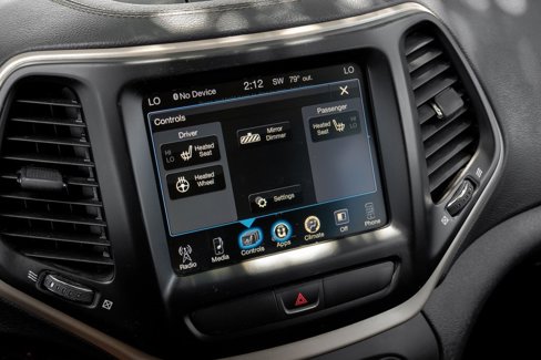 Used 2017 Jeep Cherokee Latitude w/ Comfort/Convenience Group image 32