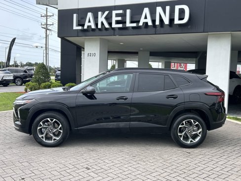 Certified 2024 Chevrolet Trax LT w/ Driver Confidence Package image 3