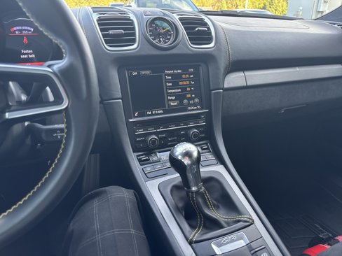 Used 2016 Porsche Cayman GT4 image 19