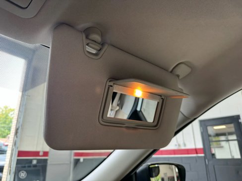 Used 2015 Nissan Rogue SV image 41