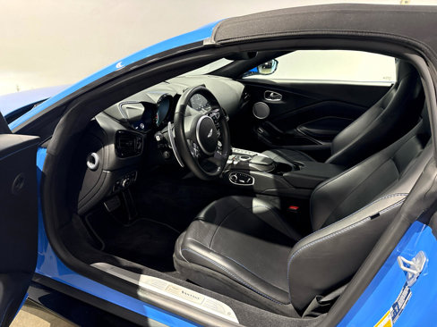 Used 2021 Aston Martin V8 Vantage Roadster image 21