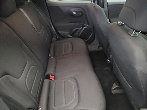 Used 2019 Jeep Renegade Latitude image 19