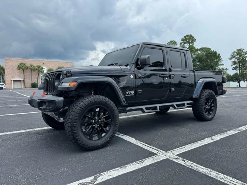 Used 2020 Jeep Gladiator Overland image 2