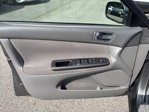 Used 2005 Toyota Camry LE image 10