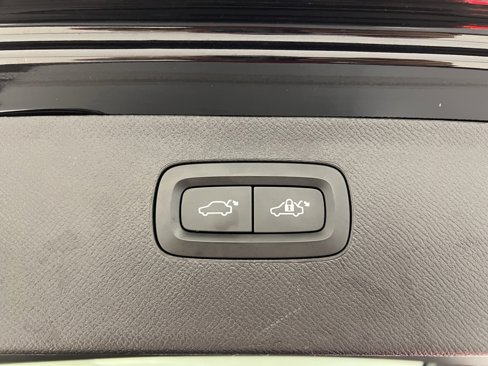 Used 2018 Volvo XC90 T5 Momentum w/ Convenience Package image 32