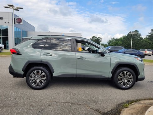 Used 2022 Toyota RAV4 XLE Premium image 16