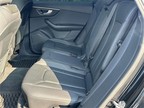 Used 2022 Audi Q8 Premium image 14