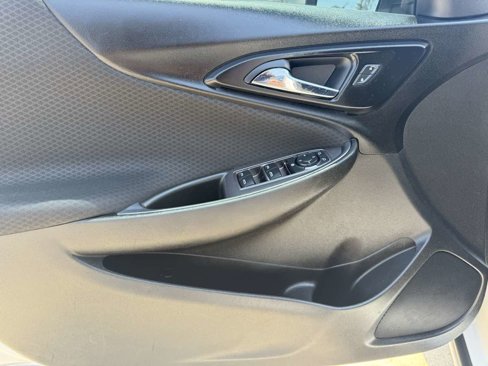 Used 2018 Chevrolet Malibu LT image 14