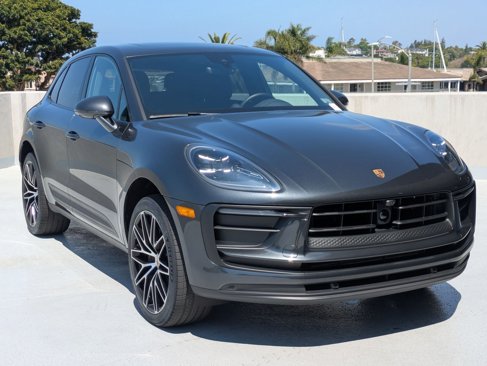 Certified 2024 Porsche Macan image 7