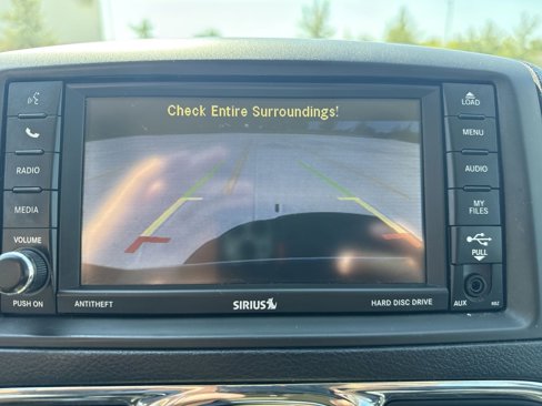 Used 2016 Chrysler Town & Country Touring-L image 18