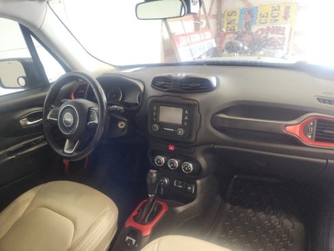 Used 2015 Jeep Renegade Trailhawk image 10