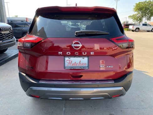 Used 2023 Nissan Rogue SL image 3
