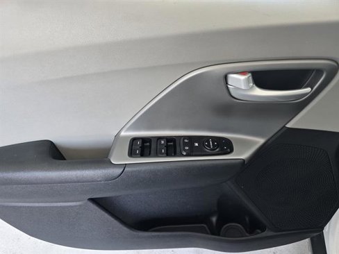 Used 2019 Kia Niro LX image 16