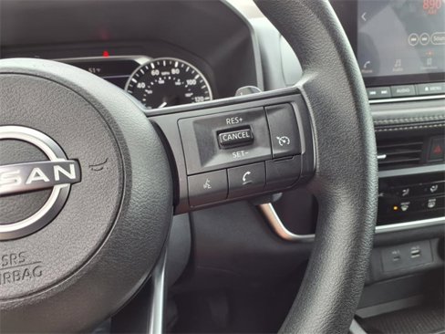 Used 2023 Nissan Rogue S image 22