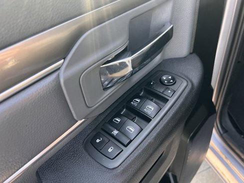 Used 2021 RAM 1500 Classic SLT image 12