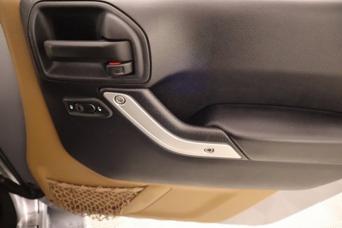 Used 2016 Jeep Wrangler Sahara image 13