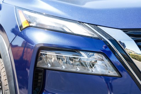 Used 2021 Nissan Rogue SV image 7