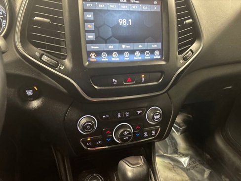 Used 2021 Jeep Cherokee Latitude Lux w/ Comfort/Convenience Group image 17