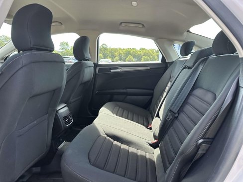 Used 2018 Ford Fusion SE w/ Fusion SE Technology Package image 10