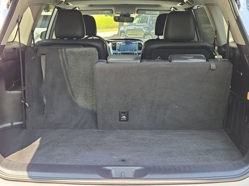 Used 2018 Toyota Highlander XLE image 10