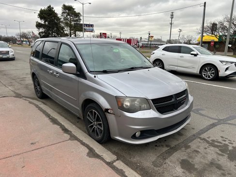 Used 2013 Dodge Grand Caravan SXT w/ Blacktop Pkg image 3