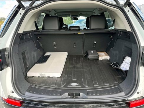 New 2025 Land Rover Discovery Sport S image 5