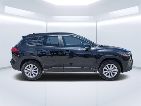 Used 2023 Toyota Corolla Cross LE image 2