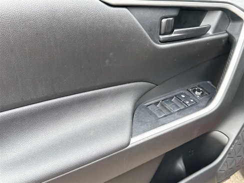 Used 2021 Toyota RAV4 LE image 14