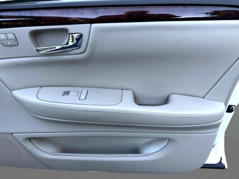 Used 2011 Cadillac DTS Luxury image 48