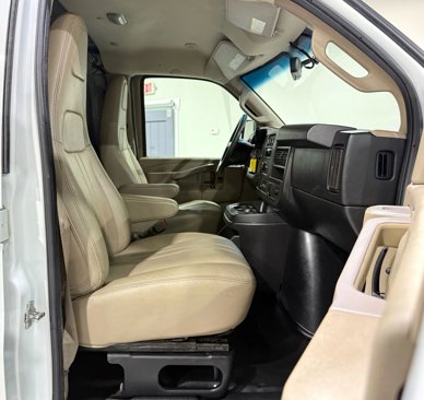 Used 2018 Chevrolet Express 3500 image 14