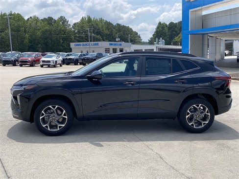 New 2025 Chevrolet Trax LT w/ Driver Confidence Package image 2