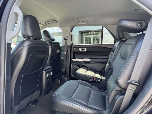 Used 2020 Ford Explorer XLT w/ Comfort Package image 10