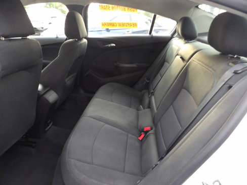 Used 2018 Chevrolet Cruze LT w/ Convenience Package image 9