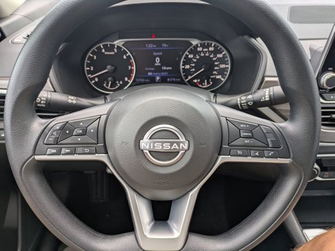Used 2025 Nissan Altima 2.5 SV image 18