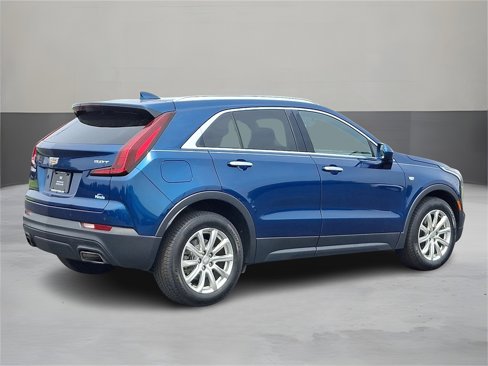 Used 2019 Cadillac XT4 Luxury w/ Cold Weather Package image 4