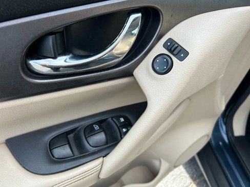Used 2016 Nissan Rogue S image 21