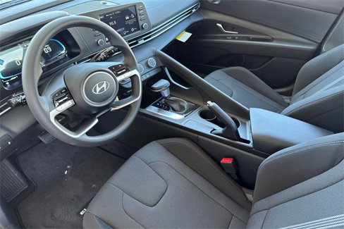 New 2025 Hyundai Elantra SE image 7