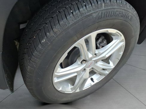 Used 2022 GMC Terrain SLE w/ Driver Convenience Package image 5