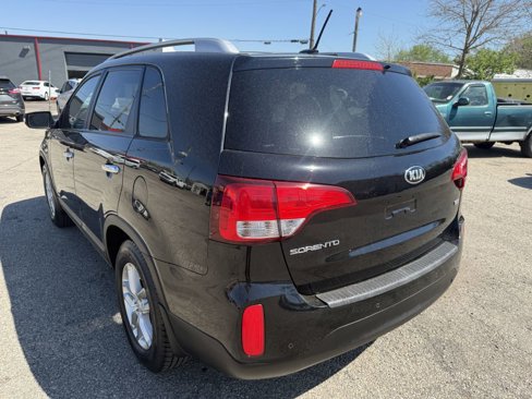 Used 2015 Kia Sorento LX image 3