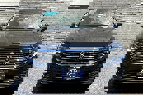 Certified 2024 Volkswagen Jetta SE w/ Panoramic Sunroof Package image 2