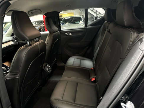 Used 2024 Volvo XC40 B5 Core w/ Climate Package image 14
