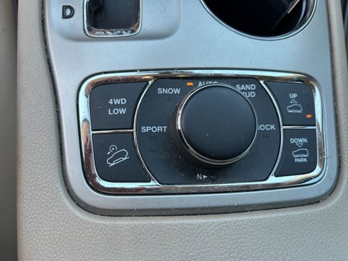 Used 2012 Jeep Grand Cherokee Overland image 7